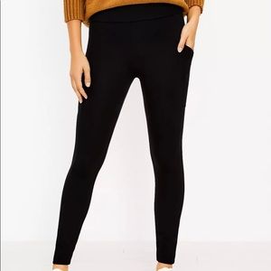 Lou & Grey Leggings with x detail pockets